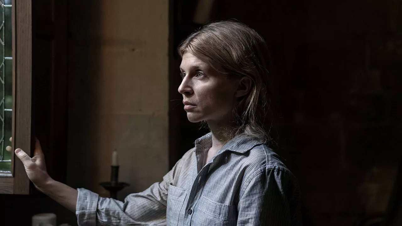 Clémence Poésy as Isabelle